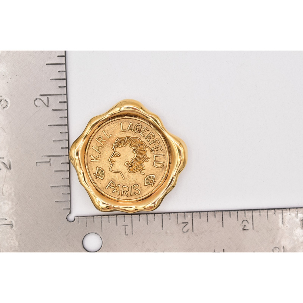 Karl Lagerfeld Vintage Logo Seal Brooch Pin Paris Medallion Gold Signed Bin5B - Picture 3 of 12